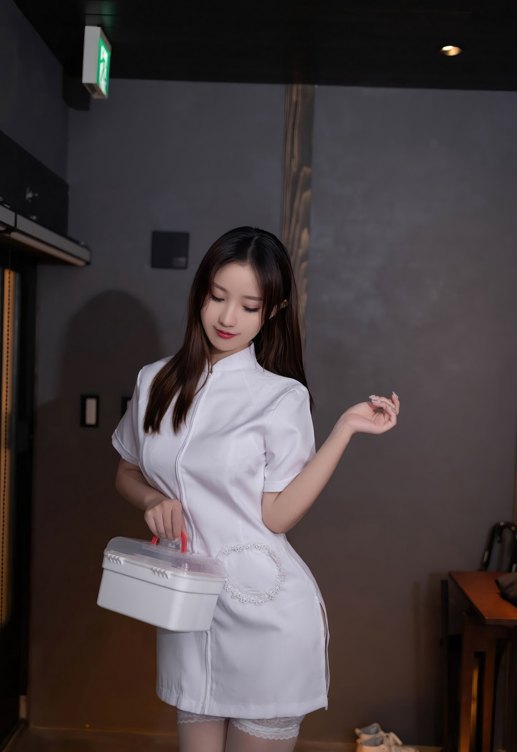 性感护士装极品性感白丝美女性感丝袜无内治疗美女