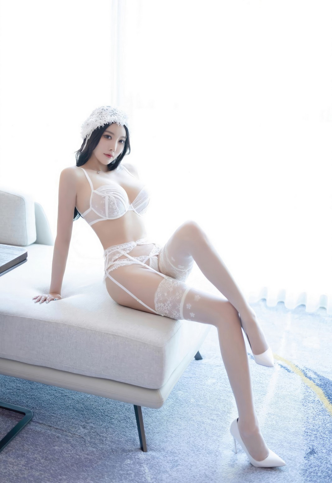 杨晨晨cosplay女仆装性感白丝吊带袜黑丝美腿玉足写真