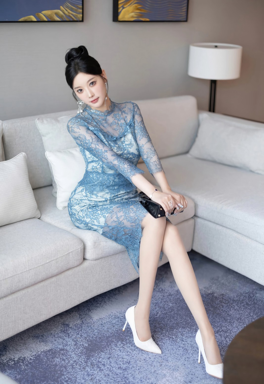 杨晨晨性感情趣吊带丝袜无内极品白丝美腿性感大胸写真