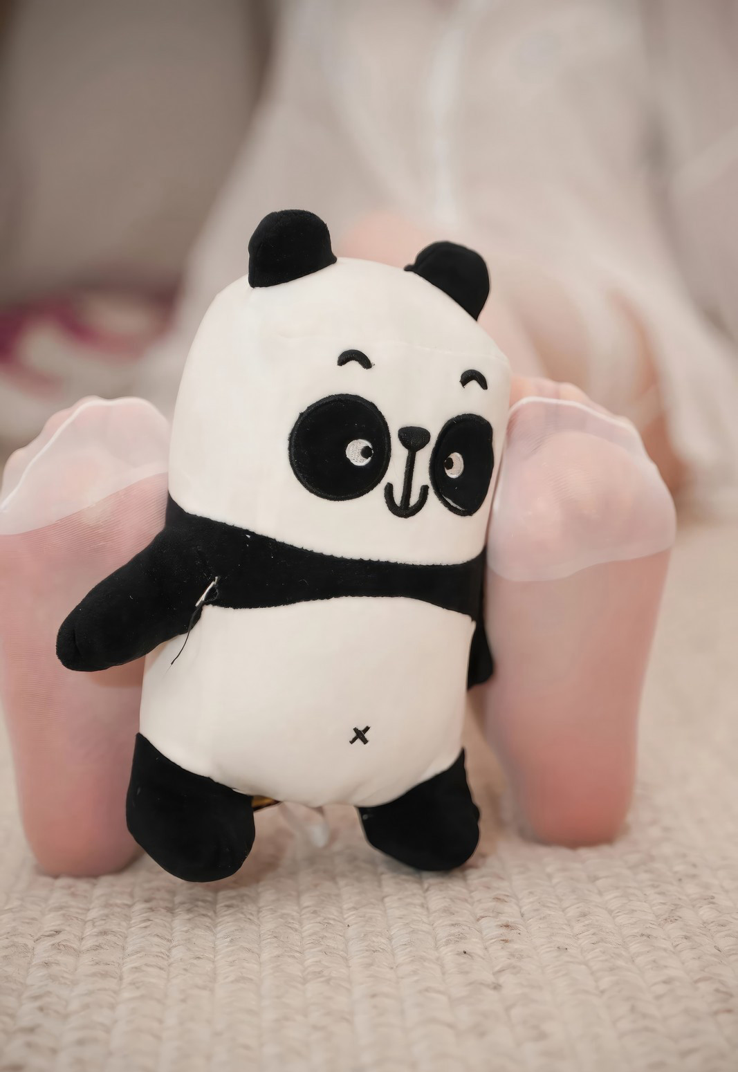 周妍希白丝丰满大胸高清美腿丝袜无内套图写真