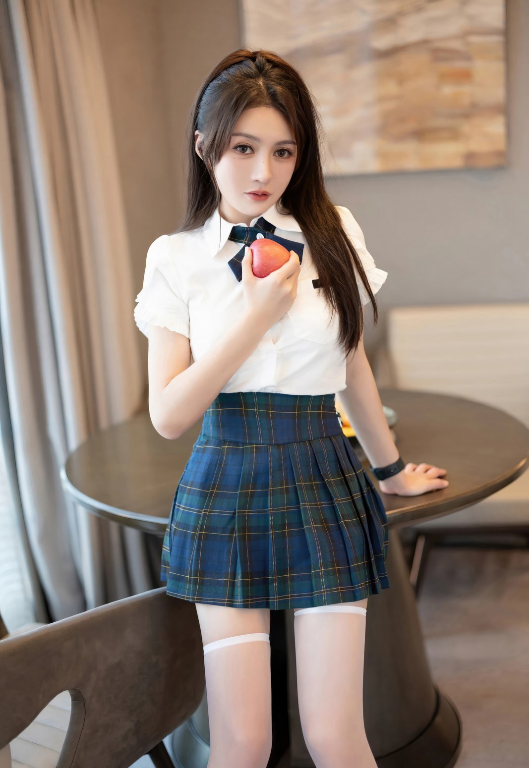 极品白丝JK唐宁宁丰满大胸白嫩皮肤丝袜无内JK写真