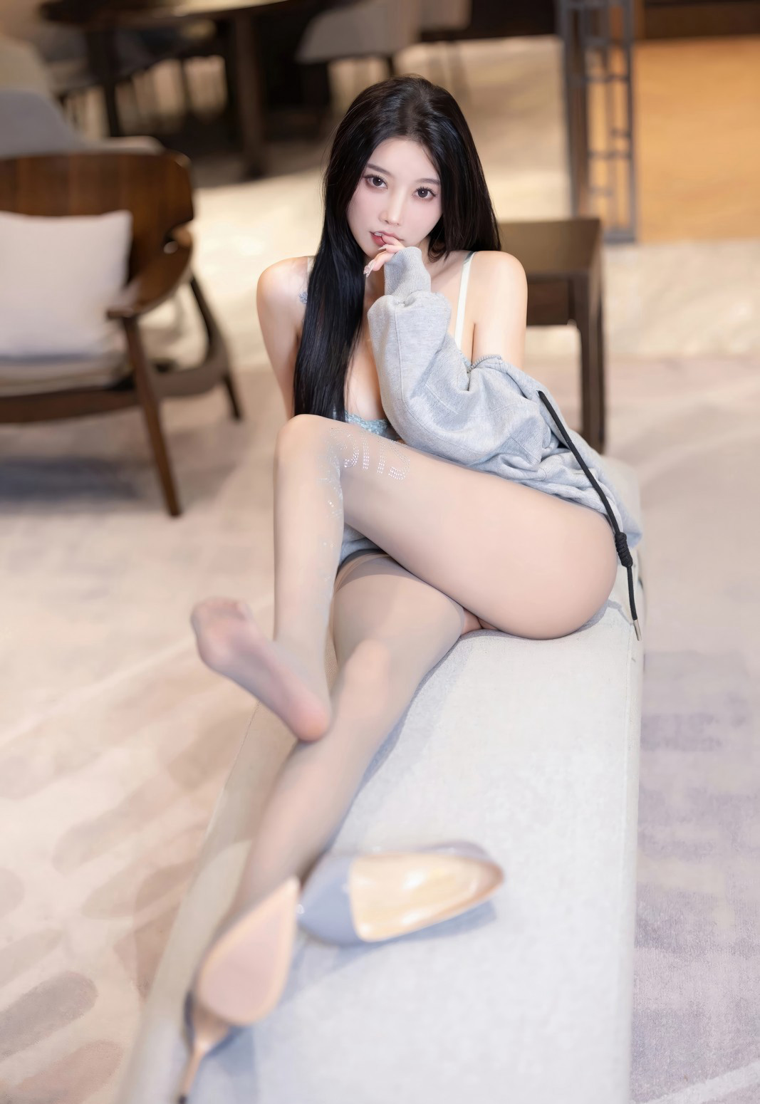 杨晨晨极品灰丝无内性感美腿丰满大胸高清套图写真