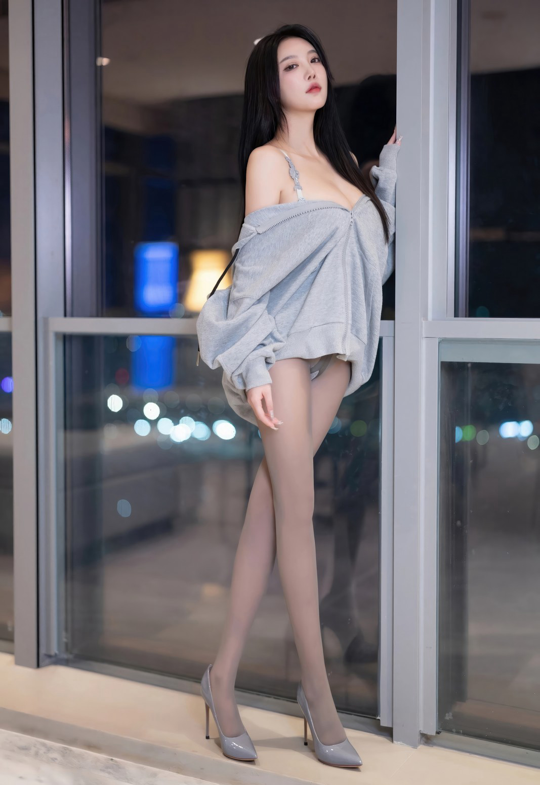 杨晨晨极品灰丝无内性感美腿丰满大胸高清套图写真