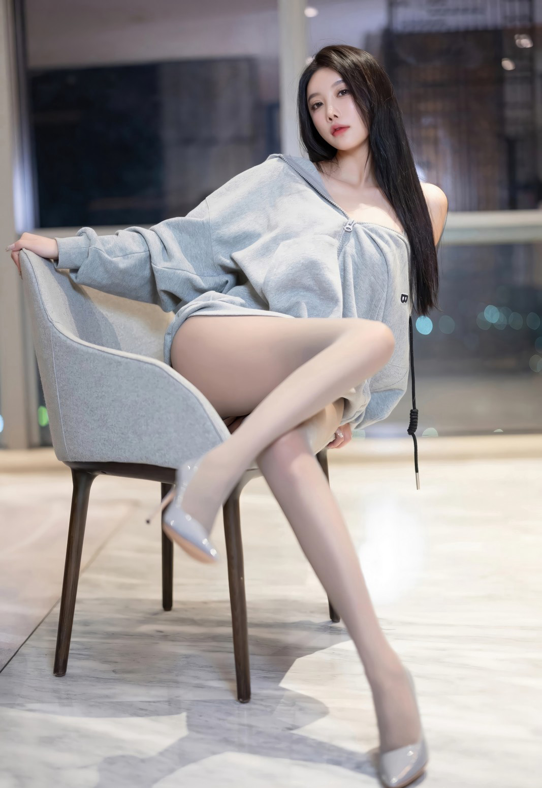 杨晨晨极品灰丝无内性感美腿丰满大胸高清套图写真