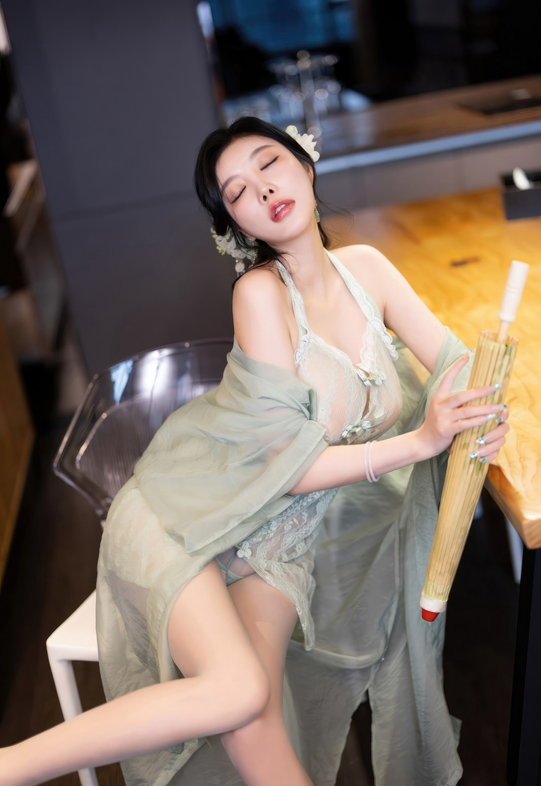 杨晨晨性感肉丝无内极品丰满丁字裤大胸写真集