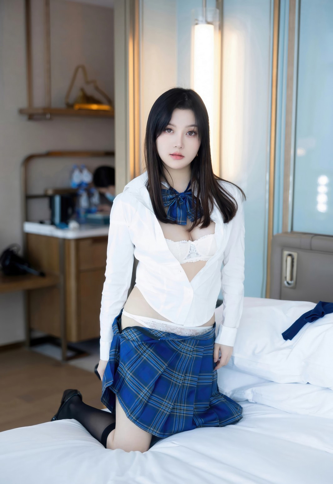 性感JK制服诱惑短裙豆瓣酱黑丝美腿丰满身材写真