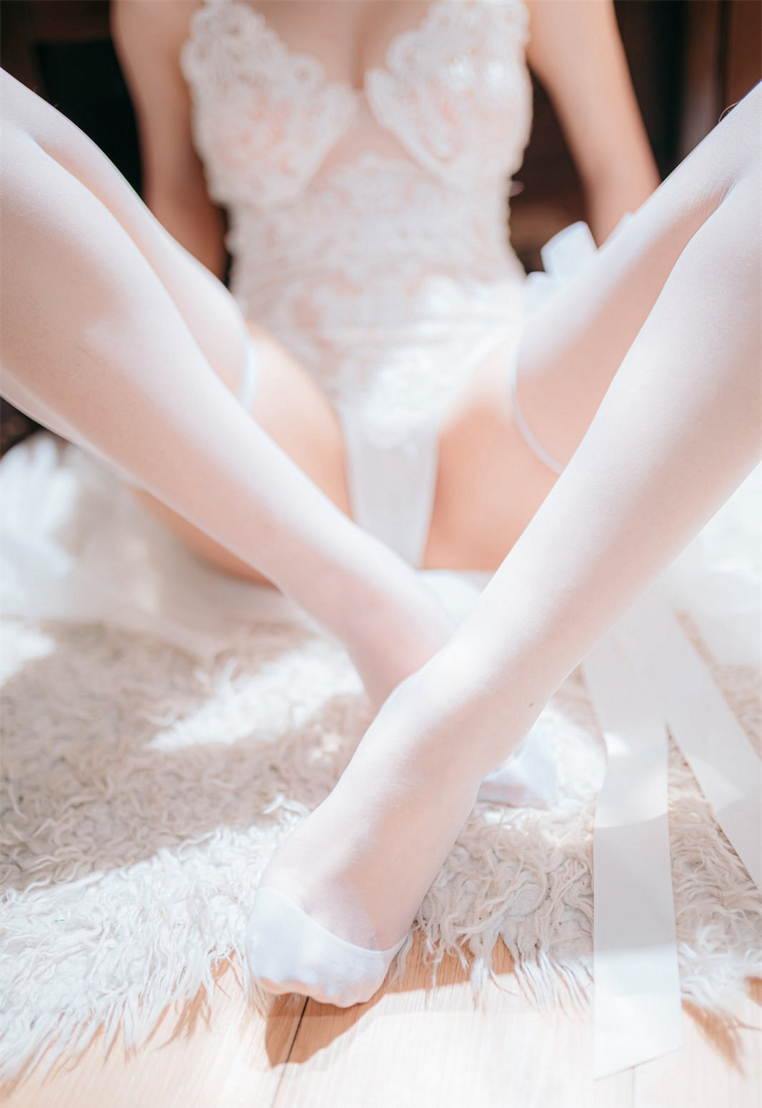 花铃性感白丝cosplay大尺度美腿玉足性感丝袜写真