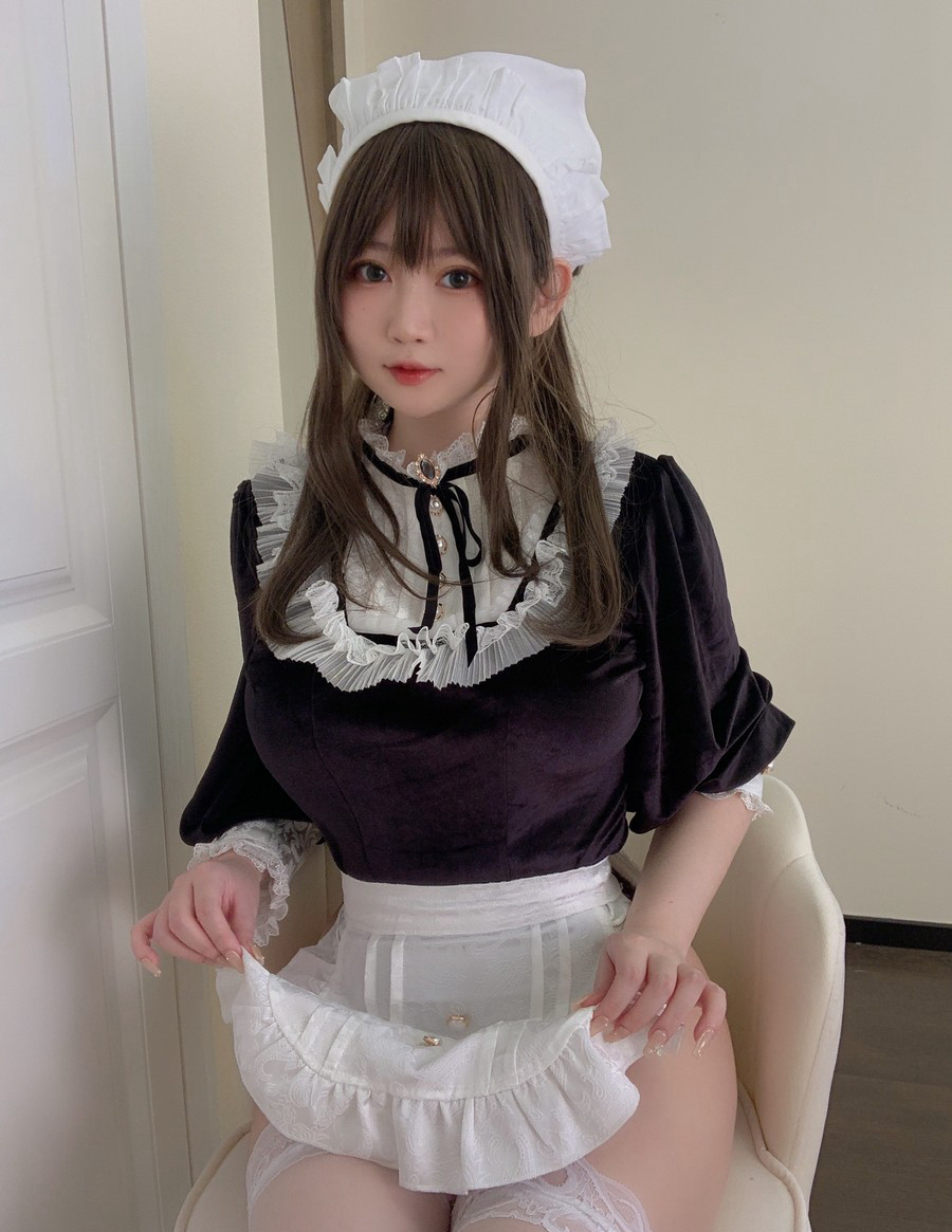 cosplay美女依酱呀性感白丝女仆装丁字裤写真