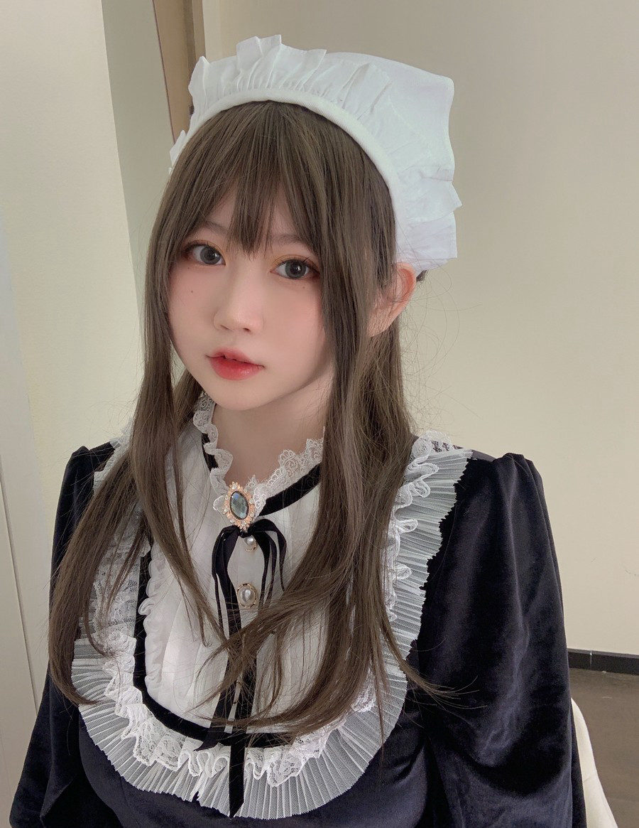 cosplay美女依酱呀性感白丝女仆装丁字裤写真