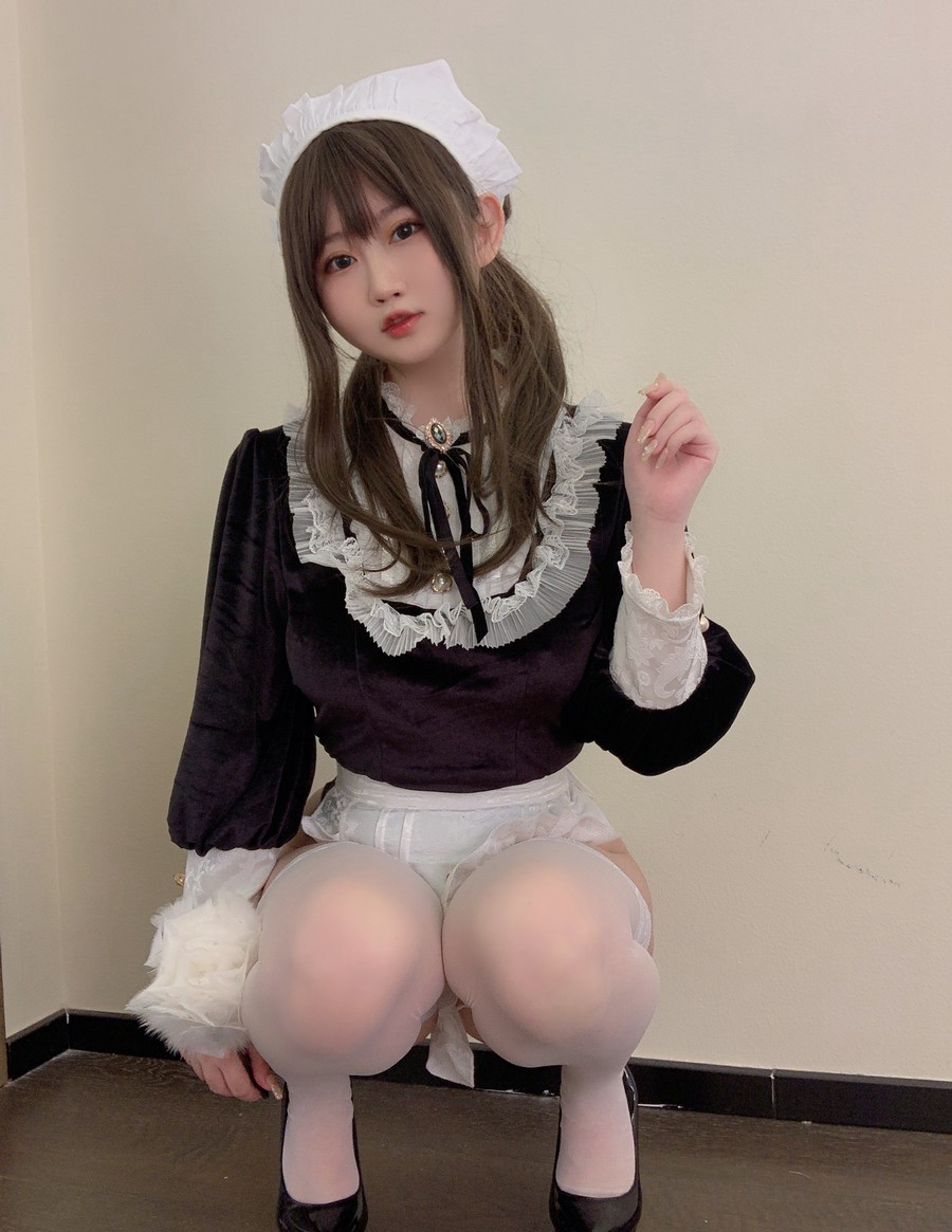 cosplay美女依酱呀性感白丝女仆装丁字裤写真