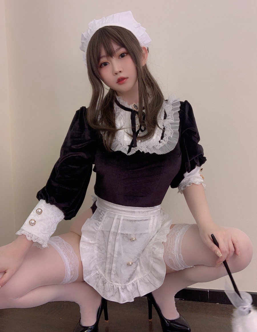 cosplay美女依酱呀性感白丝女仆装丁字裤写真